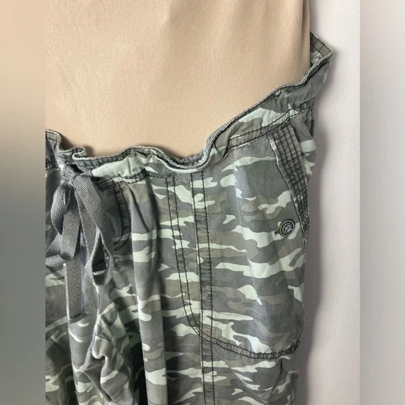 Motherhood Maternity Camo Pants Over the Belly Size Large - Picture 6 of 9